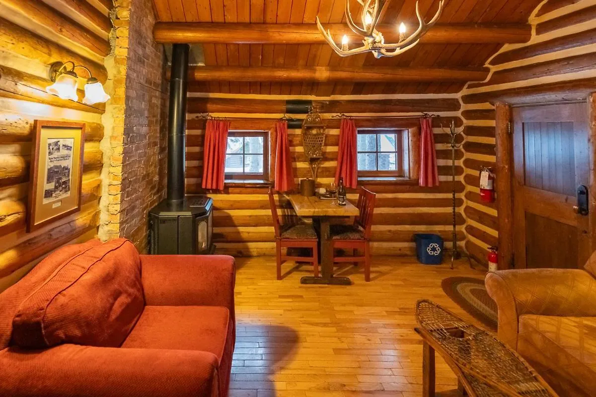 Storm Mountain Lodge & Cabins Castle Junction Hotel