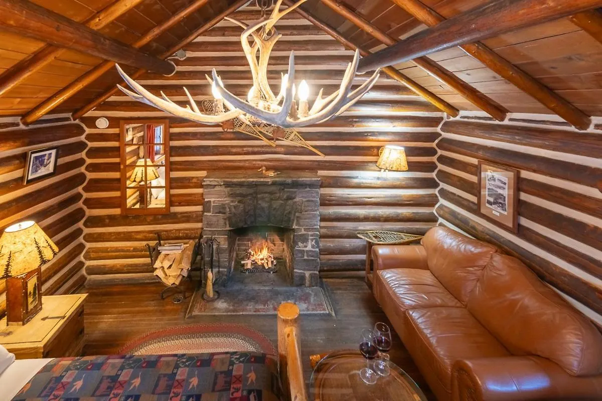 Storm Mountain Lodge & Cabins Castle Junction Canada